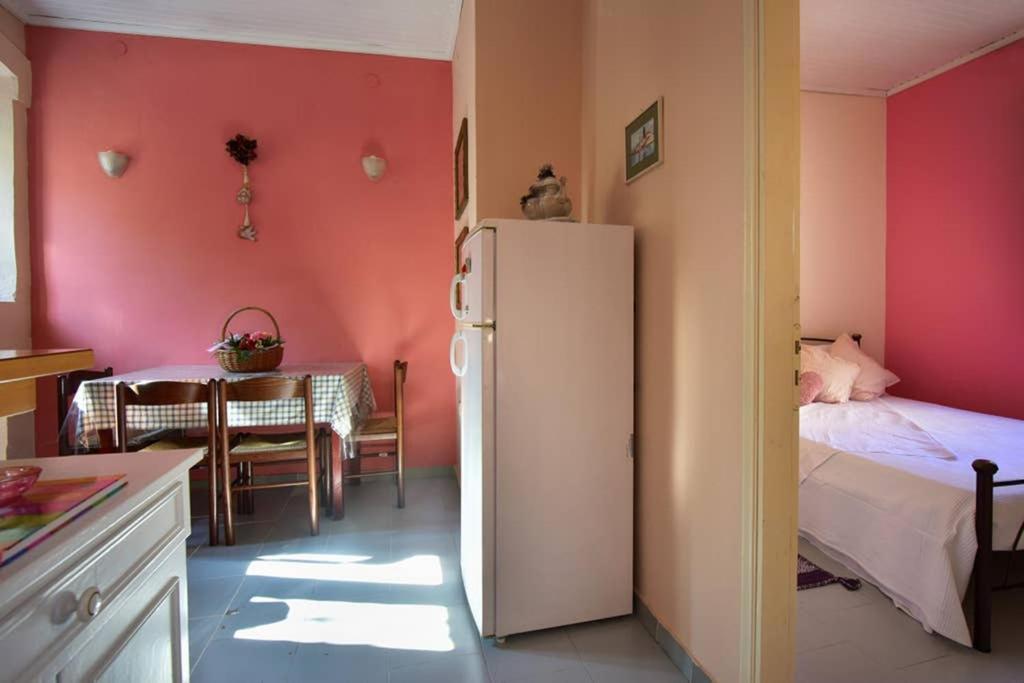 Nafsikas Apartment - Ipsos Beach ภายนอก รูปภาพ